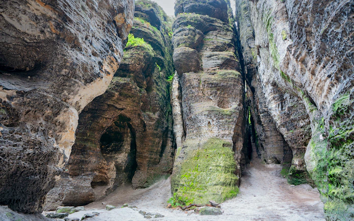 Tisa Walls Labyrinth's towering rock formations with narrow passageways.