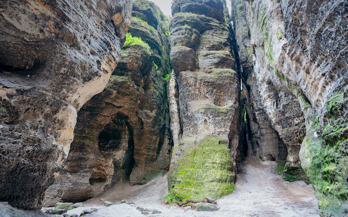 Tisa Walls Labyrinth's towering rock formations with narrow passageways.