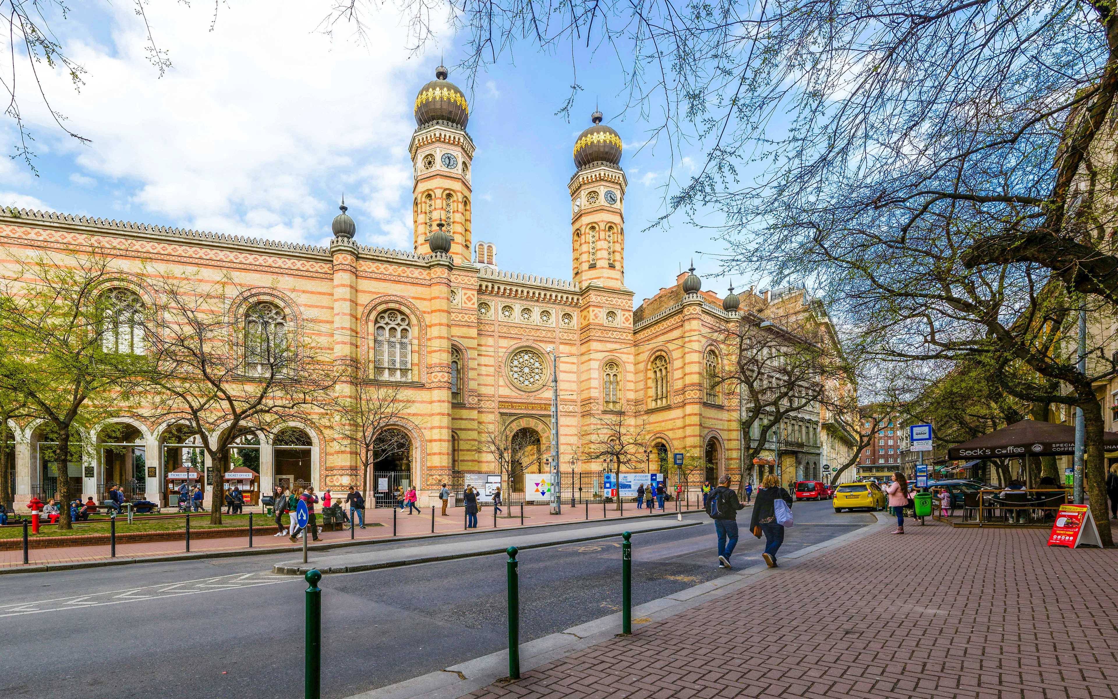 Dohany Street Synagogue in Budapest's Jewish Quarter, featuring its iconic twin towers.