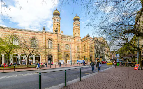 Dohany Street Synagogue in Budapest's Jewish Quarter, featuring its iconic twin towers.