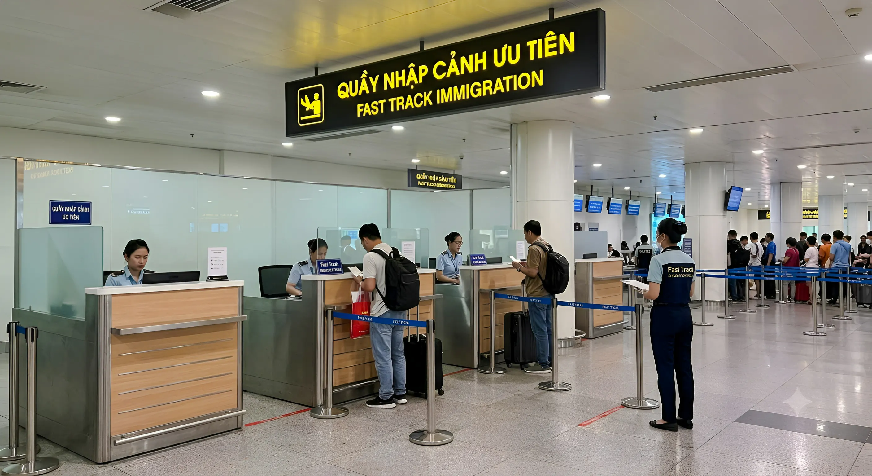 Fast track immigration service at Da Nang International Airport departure area.