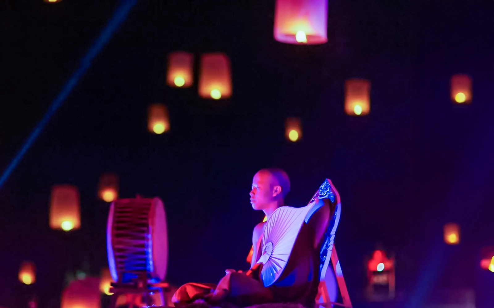 Monk releasing lantern at Yipeng Lantern Festival, Chiang Mai, Thailand.