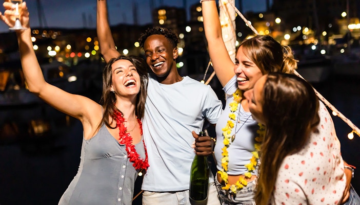 2-hour evening cruise with live DJ in Dusseldorf