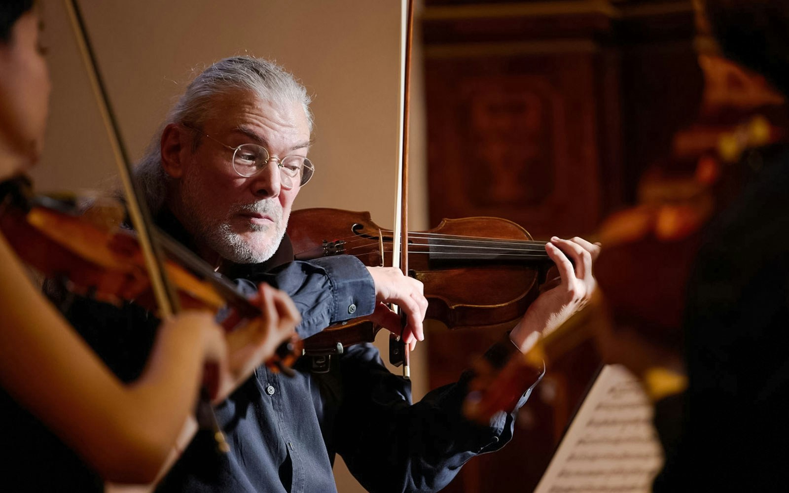 Violinist performing at Minoritenkirche classical concert in Vienna.