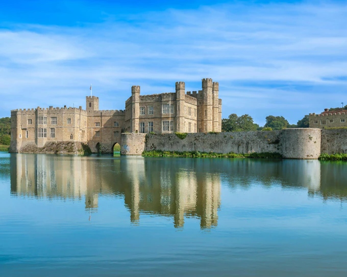 From London: Leeds Castle, Canterbury Cathedral & Dover Full-Day Guided Trip (Product 54896)