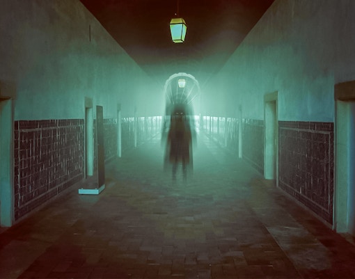 exploring the haunted gallery in Hampton Court Palace, England