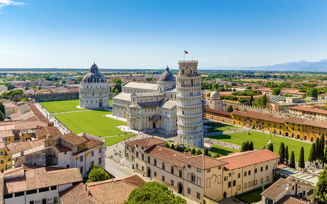 Aerial view of the Leaning Tower of Pisa and Pisa Cathedral, Italy, on a sunny day.