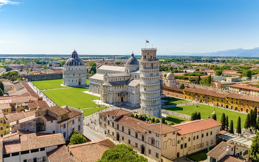Aerial view of the Leaning Tower of Pisa and Pisa Cathedral, Italy, on a sunny day.