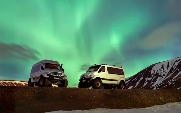  From Reykjavik: Premium Northern Lights Super Jeep Tour