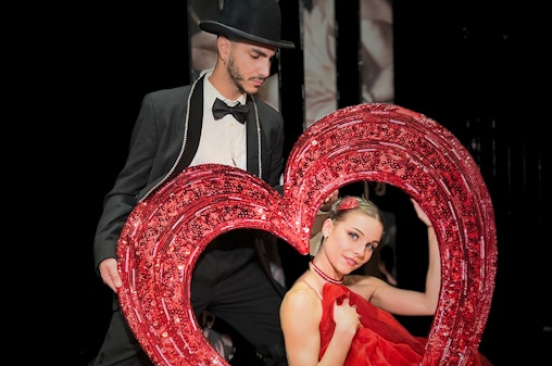 Paradis Latin: Valentinstags-Abendessen mit Kabarett-Show