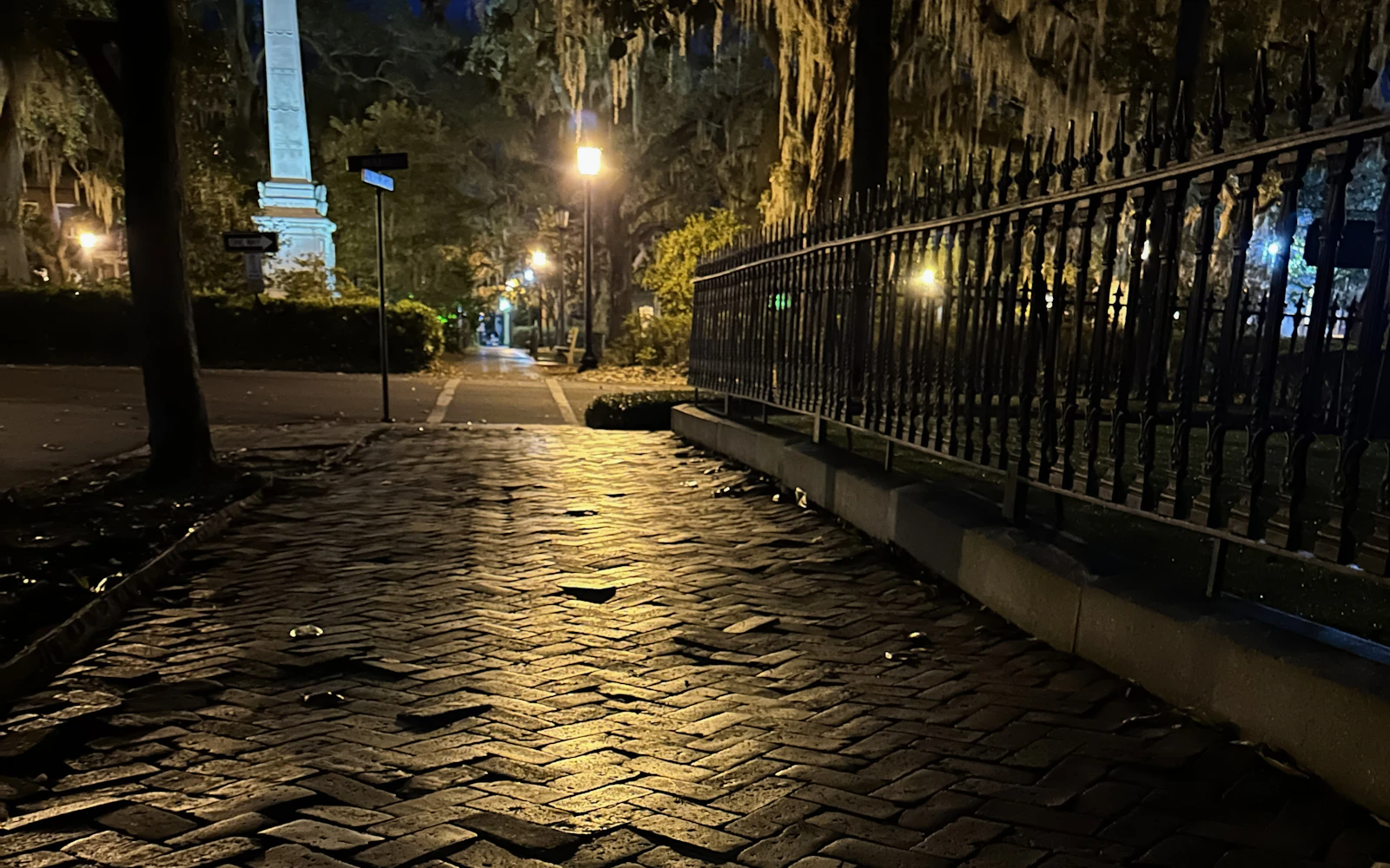 Savannah Historic District Small-Group Ghost Walking Tour Image 3