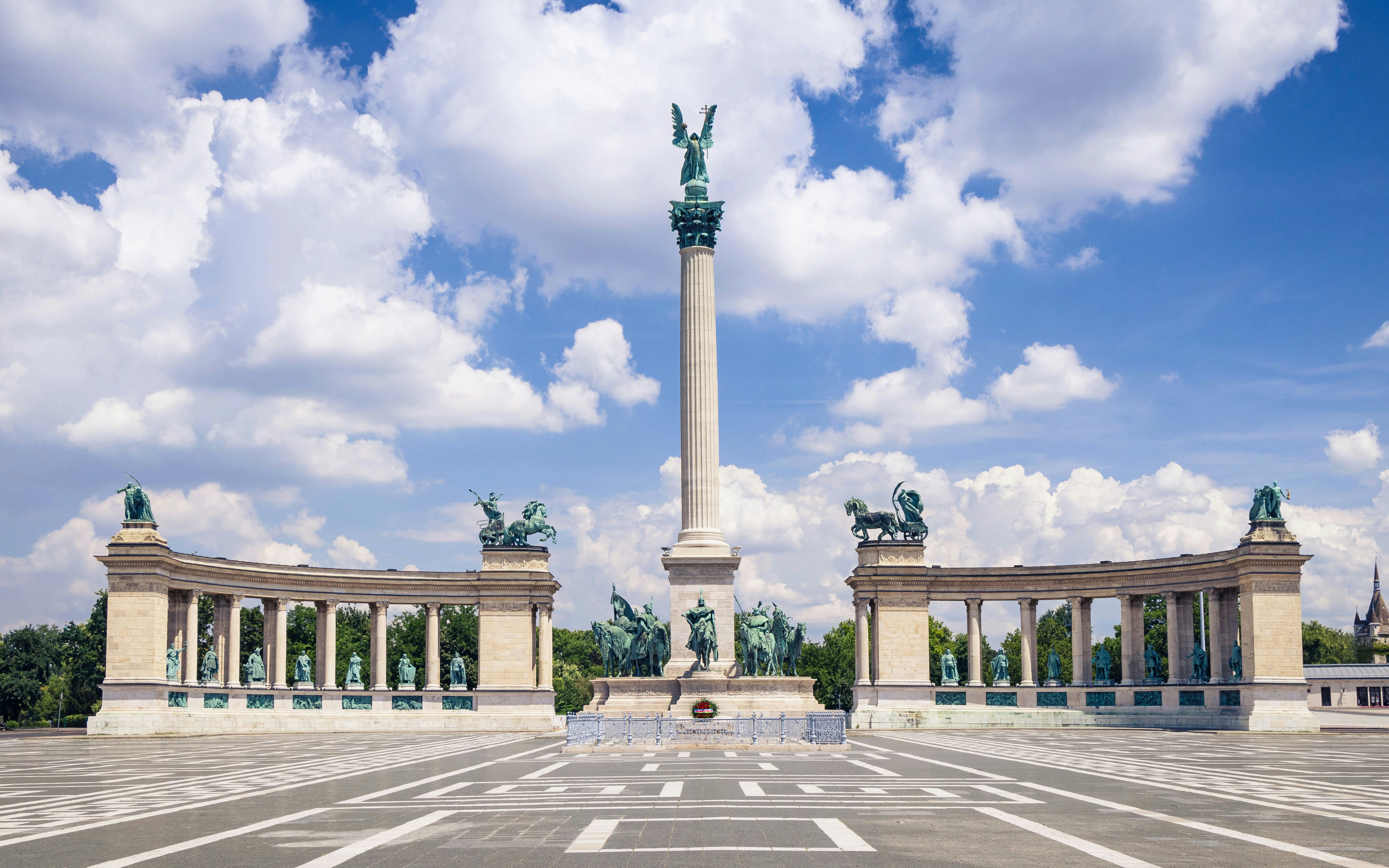 Heroes Square in Budapest featuring the Millennium Monument and statues.