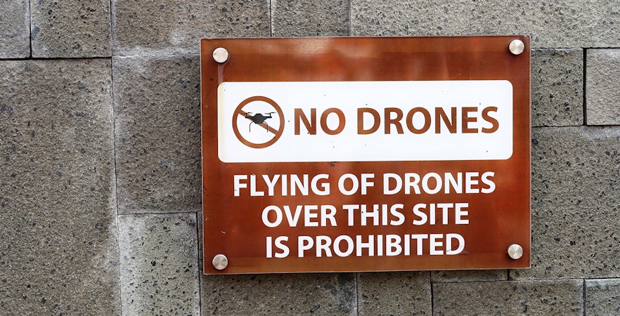 No drones sign prohibiting drone flying at this site.
