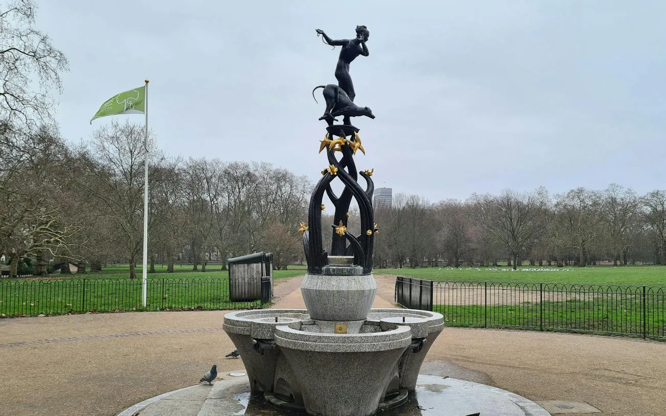 London Green Park Hunt: Self-Guided City Exploration Game