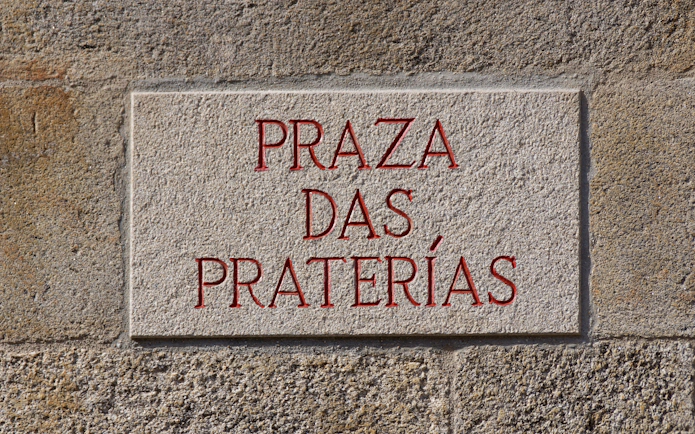 Plaque reading "Praza das Praterías" in Santiago de Compostela, Galicia.