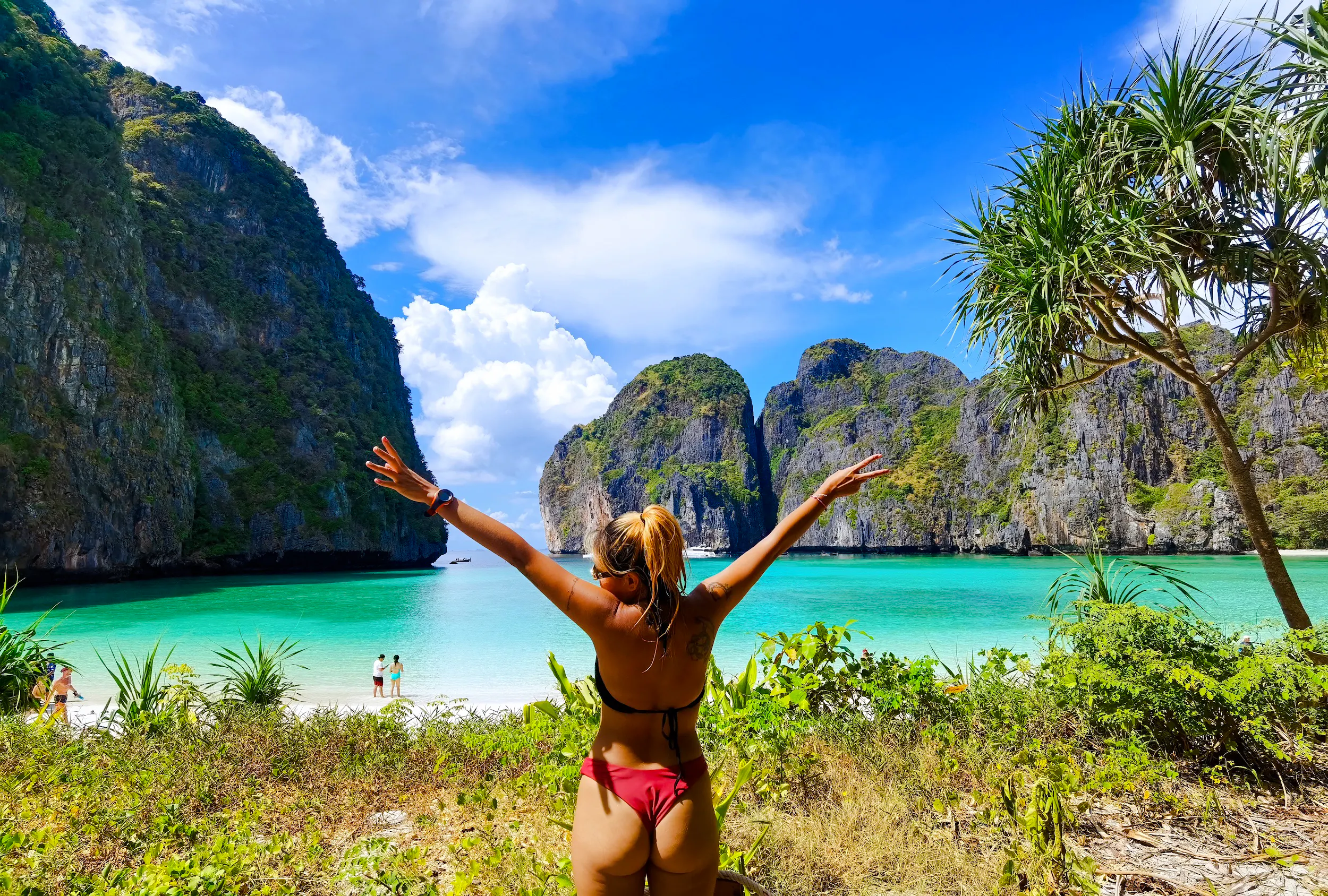 From Phuket: Phi Phi Islands Day Trip with Private Longtail Boat Tour