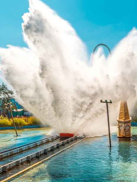 Tidal Wave Ride splash at Thorpe Park, large water plume in amusement area.
