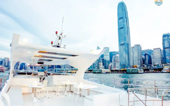 kveldstur med yacht i victoria harbour i hongkong ombord på «dreamer», inkludert snacks, brus og bilder-3