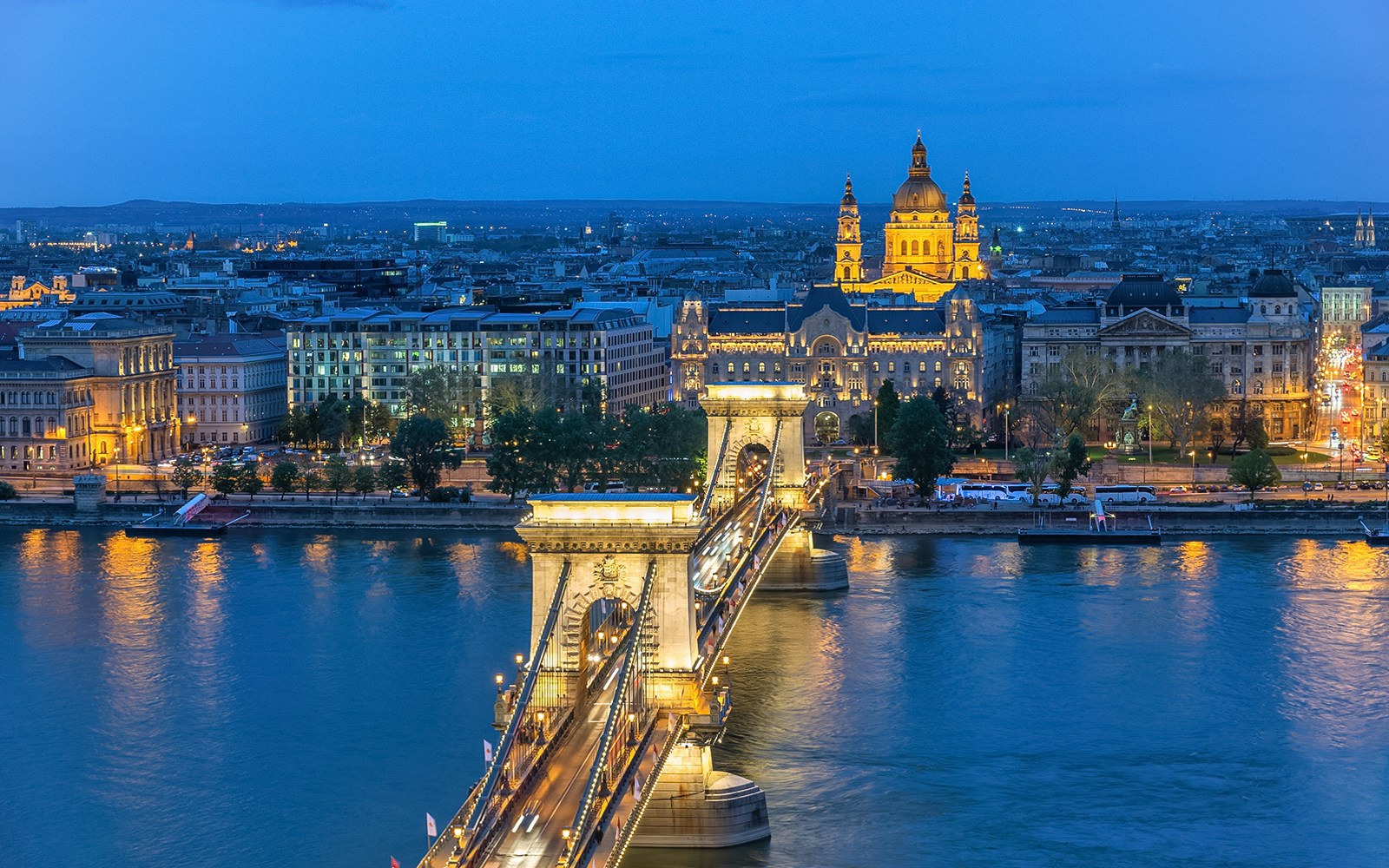 Why you should choose Budapest sightseeing cruises?