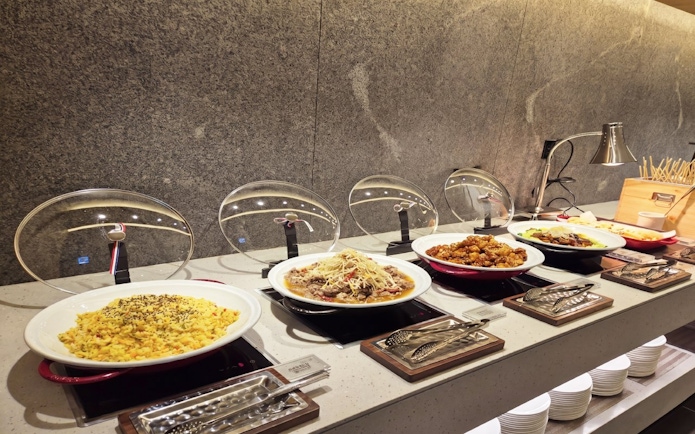 Buffet spread at Skyhub Lounge, Terminal 1, Incheon Airport, featuring various hot dishes.