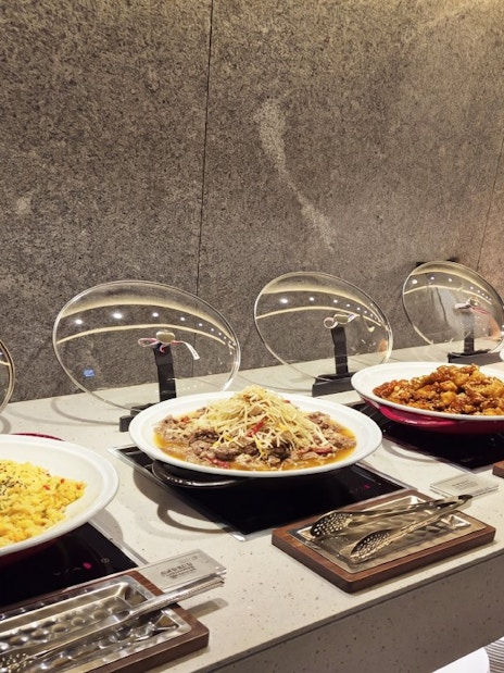 Buffet spread at Skyhub Lounge, Terminal 1, Incheon Airport, featuring various hot dishes.