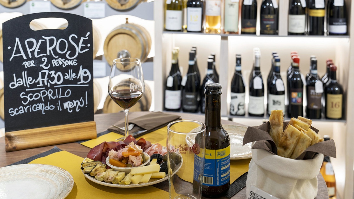 Craft Beer and Food Brewery at lake como