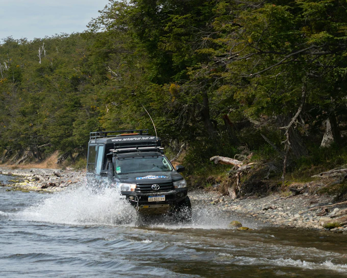 From Ushuaia: Lakes Off-Road 4x4 Tour with Forest Refuge Lunch (Product 49296)
