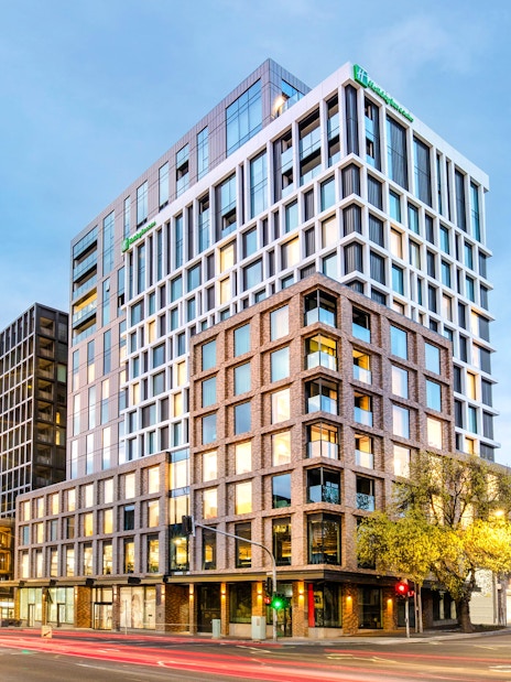 Holiday Inn & Suites Geelong exterior view at dusk with street lights.