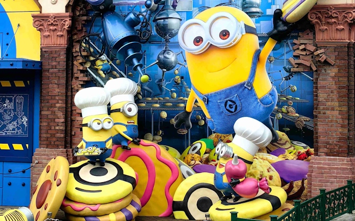 Minion-themed attraction at Universal Studios Japan featuring giant cookies and playful characters.