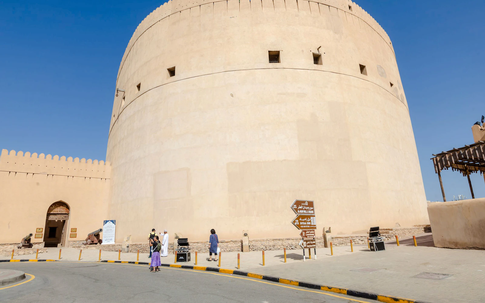 From Muscat: Nizwa Tour with Friday Market, Al Hamra, Bahla Fort & Jabreen Castle, or Oman Across Ages Museum (Product 56391)