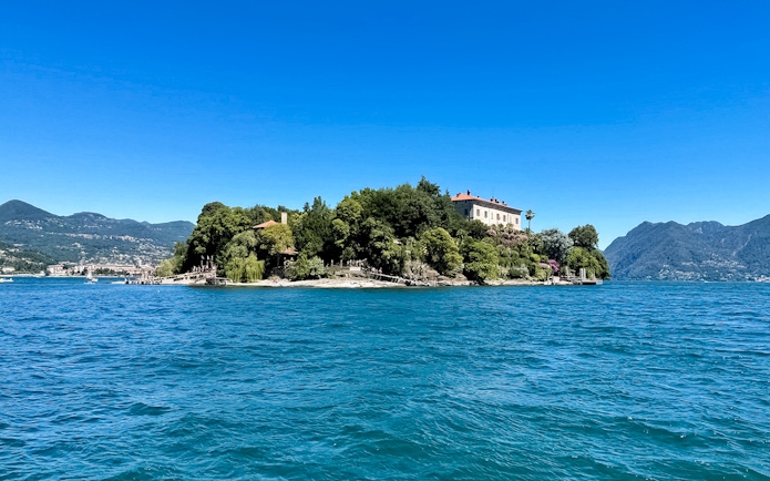 Isole Borromee island view with villa and lush greenery on a Hop-on Hop-off tour.