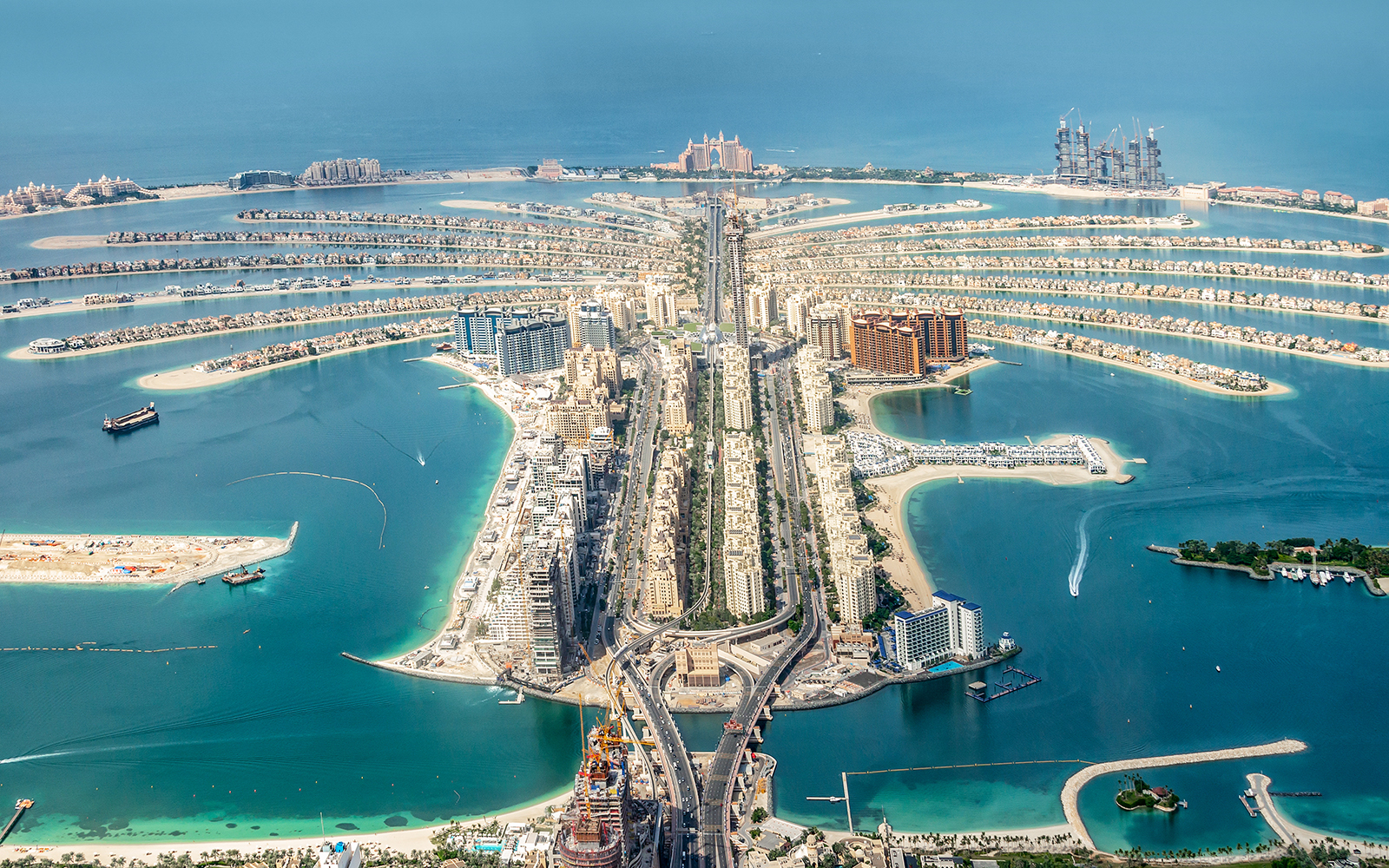 Aerial view of Palm Jumeirah in Dubai with Atlantis Hotel in the distance.