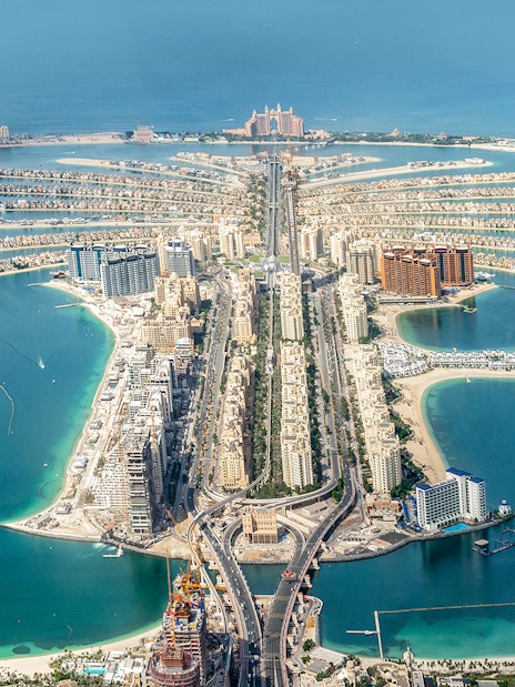 Aerial view of Palm Jumeirah in Dubai with Atlantis Hotel in the distance.