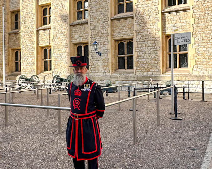 Tower of London Tickets with Access to the Crown Jewels and Beefeater Meet & Greet
