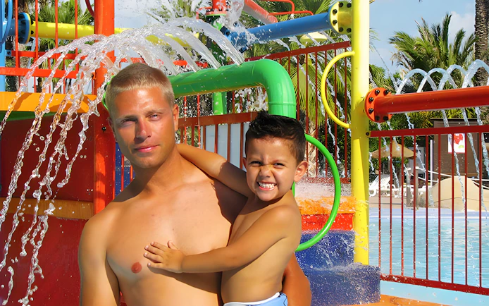 Father and child enjoying water play area at Mini Park in Aquopolis Cullera.
