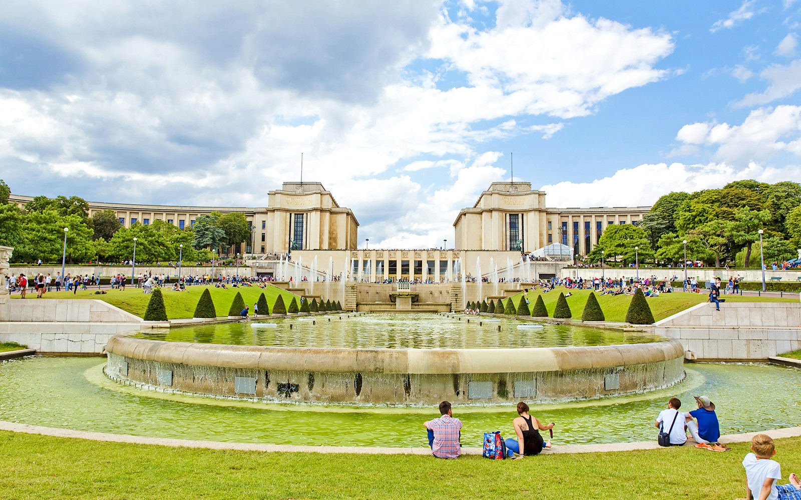 Eiffel Tower view from Trocadéro Gardens, Paris, with fountains and tourists.