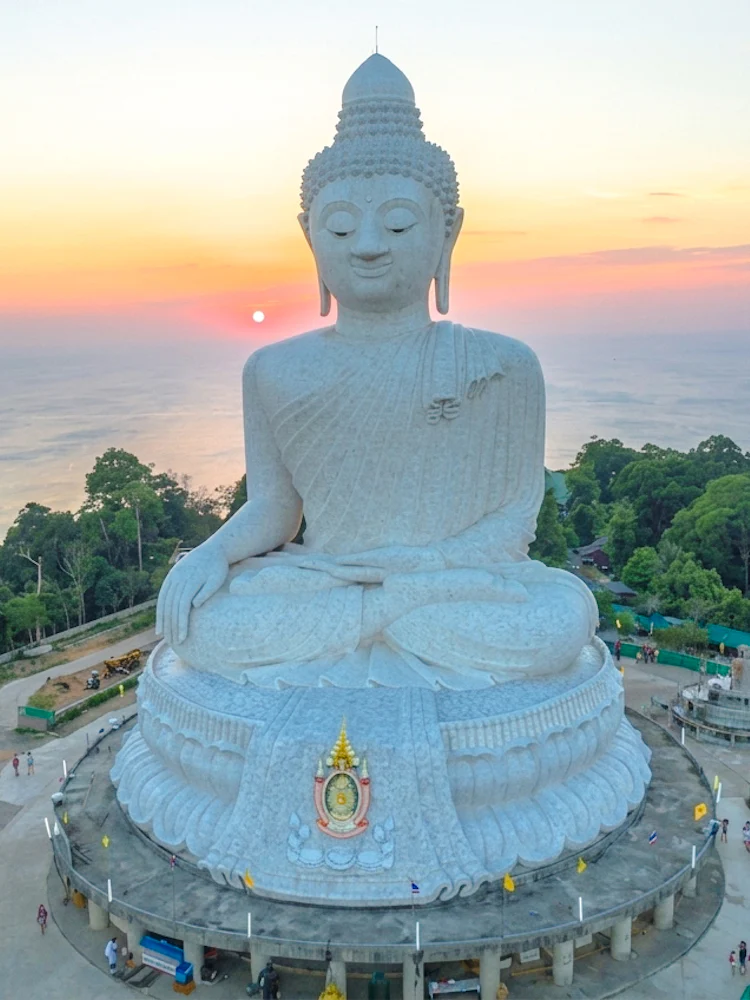 tour guiado em grupo reduzido pelos pontos turísticos da cidade de phuket, incluindo a praia de nui e o grande buda-1