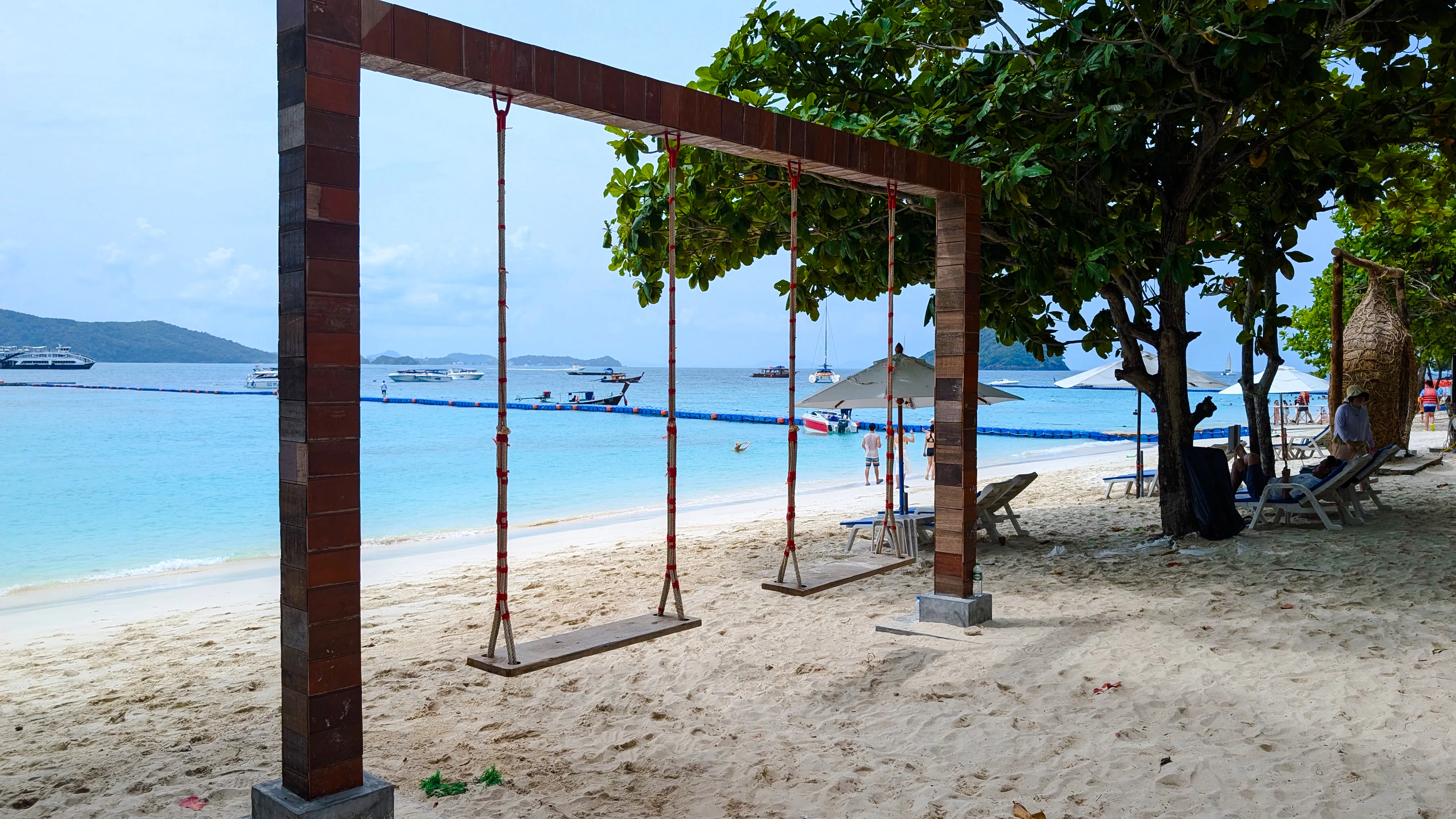 phuket: privat tur-retur-reise med langhalet båt til coral island-15
