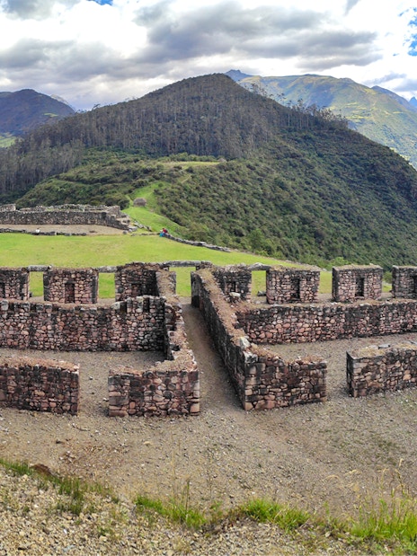 Ancient stone ruins with mountain backdrop on Machu Picchu Circuit 1.
