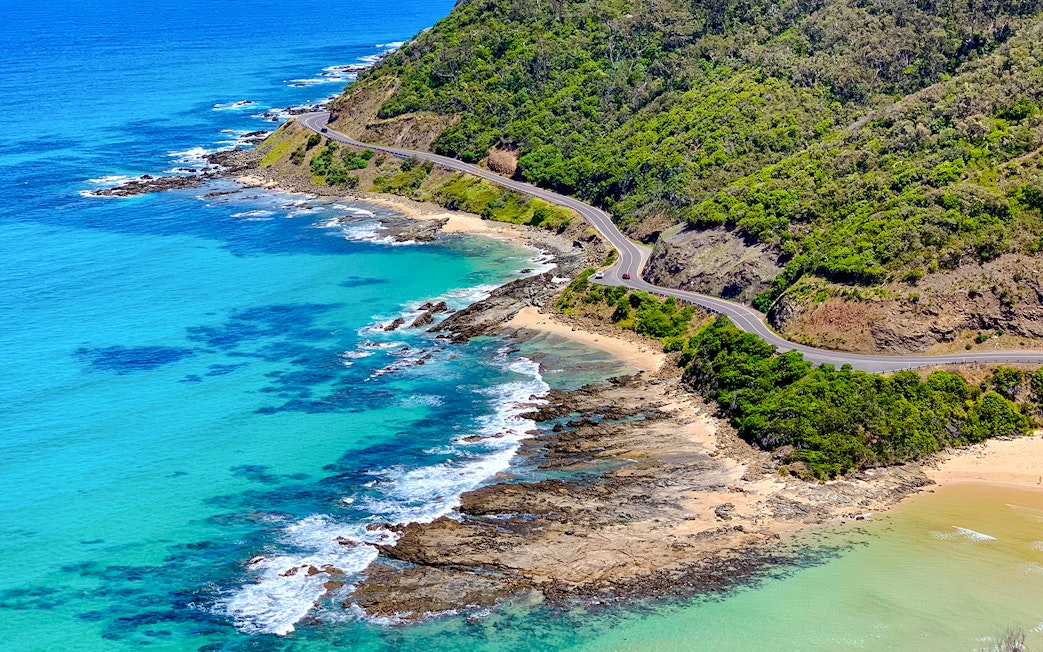 Great Ocean Road coastline with winding road and ocean view, Melbourne day tour.