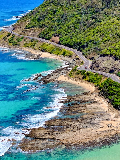 Great Ocean Road coastline with winding road and ocean view, Melbourne day tour.