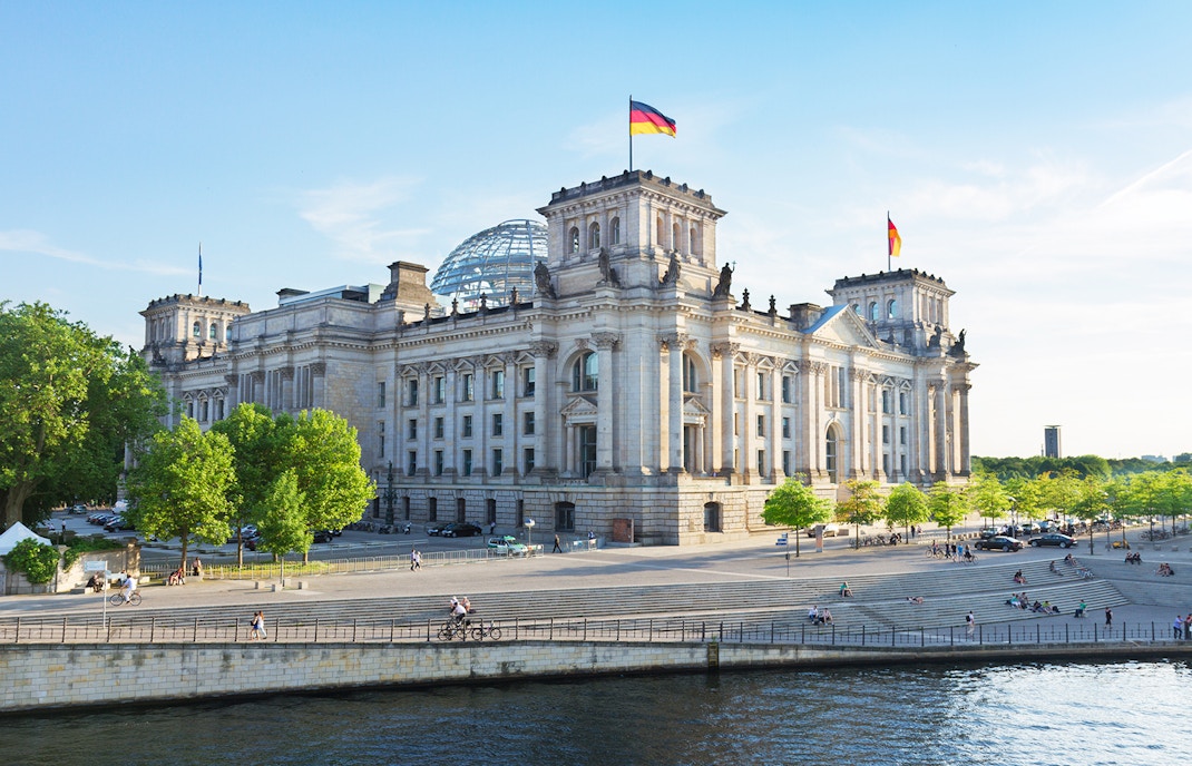 Reichstag am Platz der Republik in Berlin in Deutschland