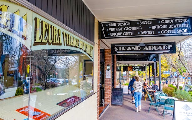 Shops and cafes along the main street of Leura village, Blue Mountains.
