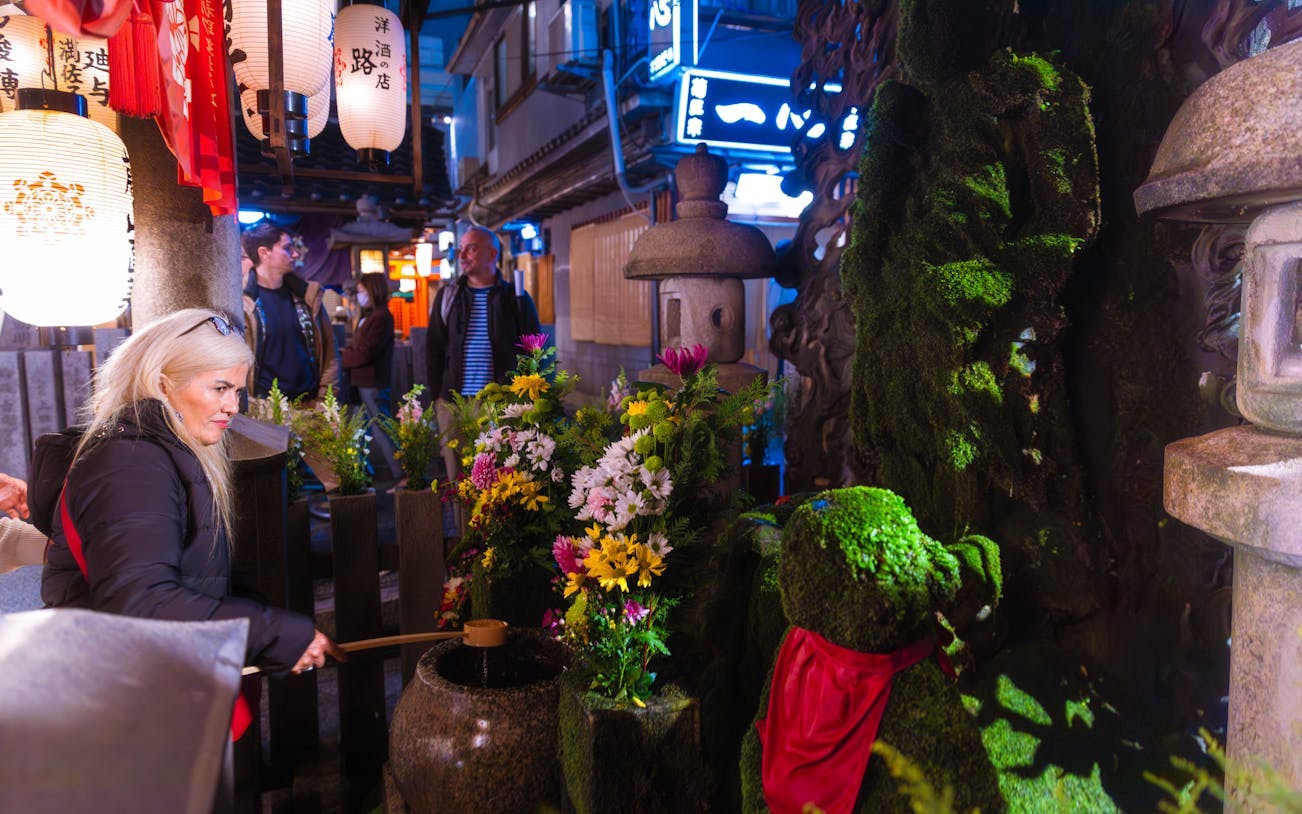 visite culinaire privée en soirée à osaka, avec dîners et boissons sélectionnés avec soin-1