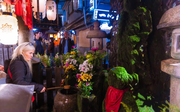 visite culinaire privée en soirée à osaka, avec dîners et boissons sélectionnés avec soin-1