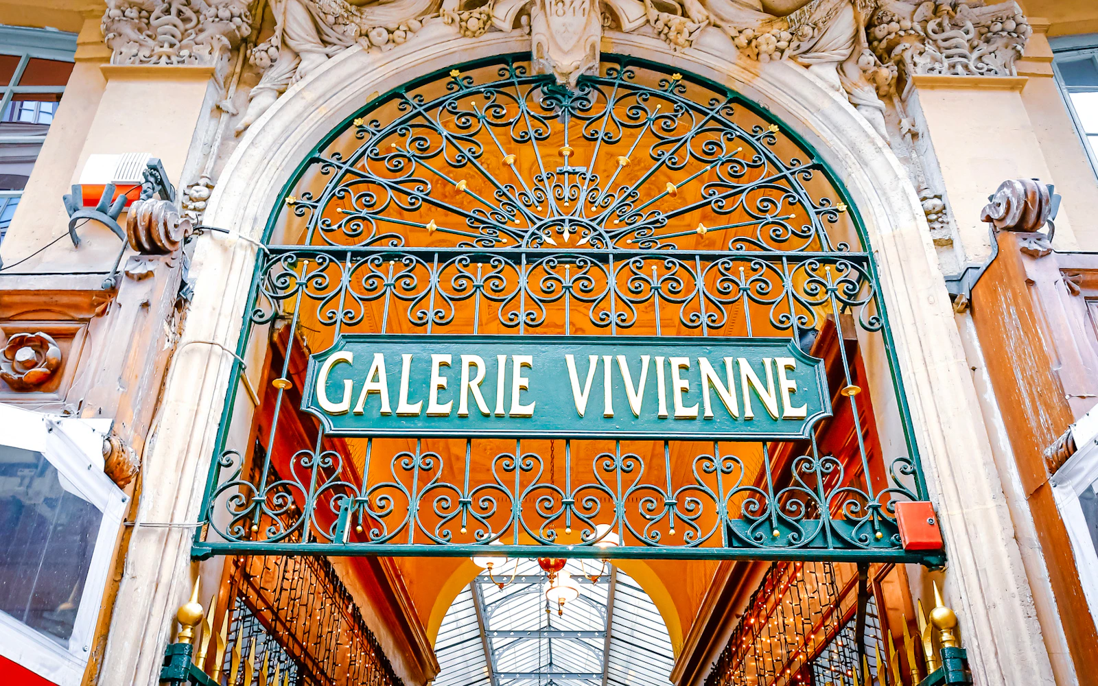 Covered Passages & Wine: Palais Royal to Lafayette
