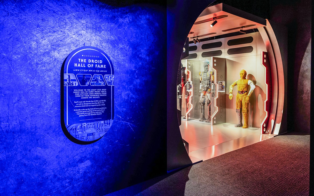 LEGO Star Wars Droid Hall of Fame exhibit with C-3PO and other droid models.