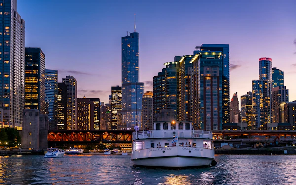 Chicago at Night: River & Lake Sightseeing Cruise by First Lady