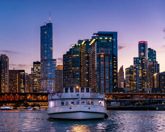 Chicago at Night: River & Lake Sightseeing Cruise by First Lady
