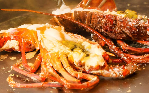 Traditional Japanese lobster dish at Ginkumasaryou, part of an 8-item cuisine experience.